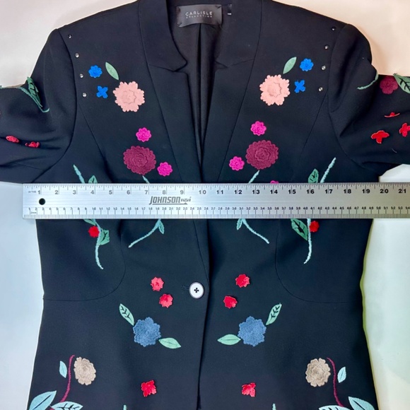 Carlisle Collection Black fitted blazer w/colorful appliqué flowers. Size 8 EUC - Picture 9 of 15